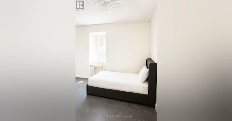 302 - 198-200 Queen Street W, Toronto, ON, M5V 1Z2