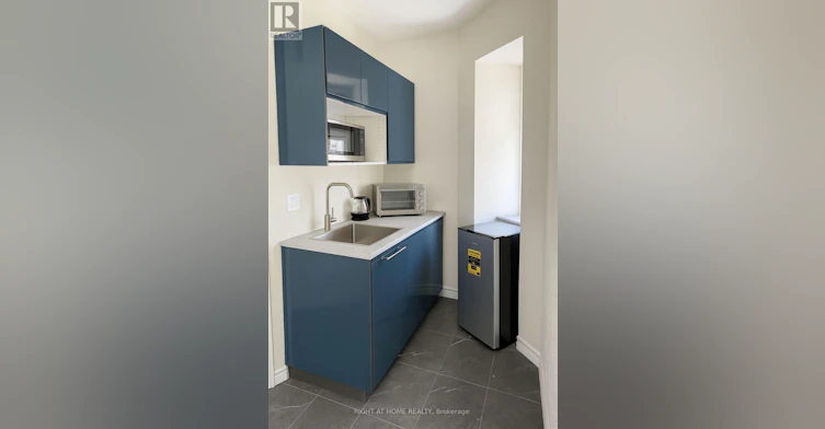 302 - 198-200 Queen Street W, Toronto, ON, M5V 1Z2 - 4