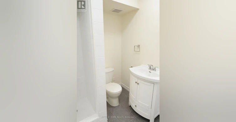 302 - 198-200 Queen Street W, Toronto, ON, M5V 1Z2 - 2