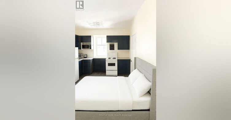 303 - 198-200 Queen Street W, Toronto, ON, M5V 1Z2