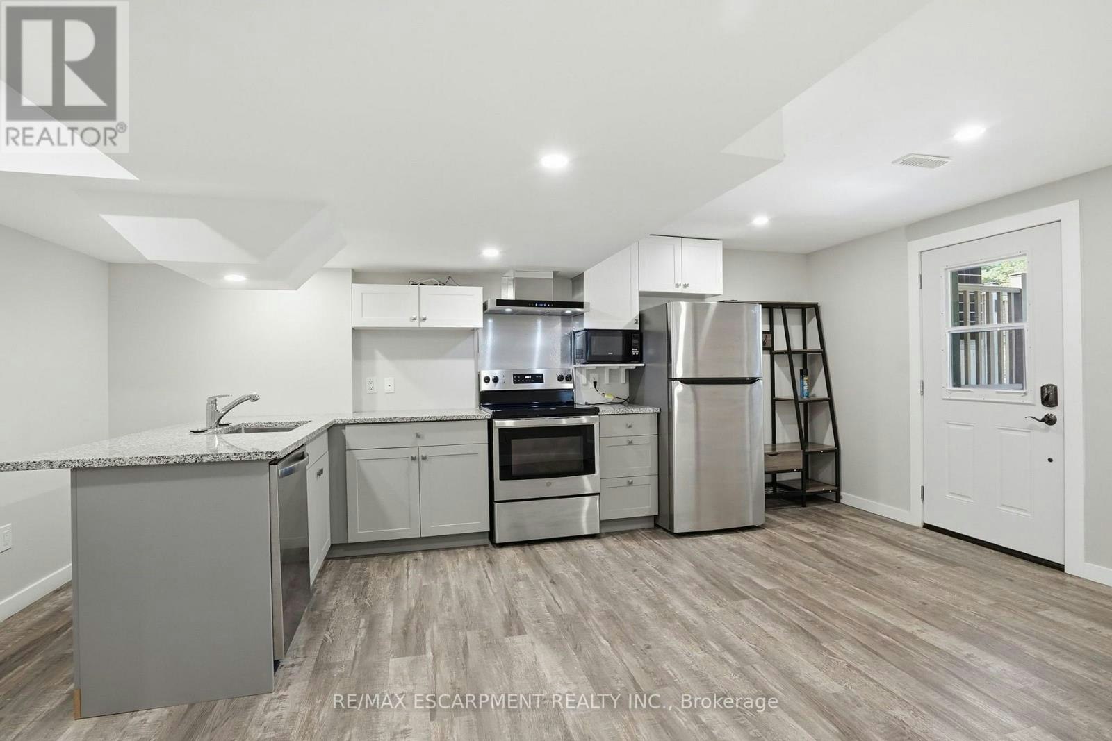 LOWER-43 Fleming Crescent, Cayuga, ON, N3W 0C3 3
