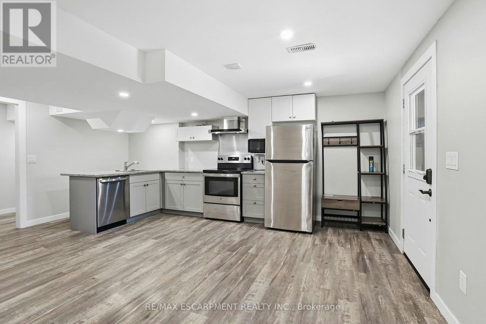 LOWER-43 Fleming Crescent, Cayuga, ON, N3W 0C3 2