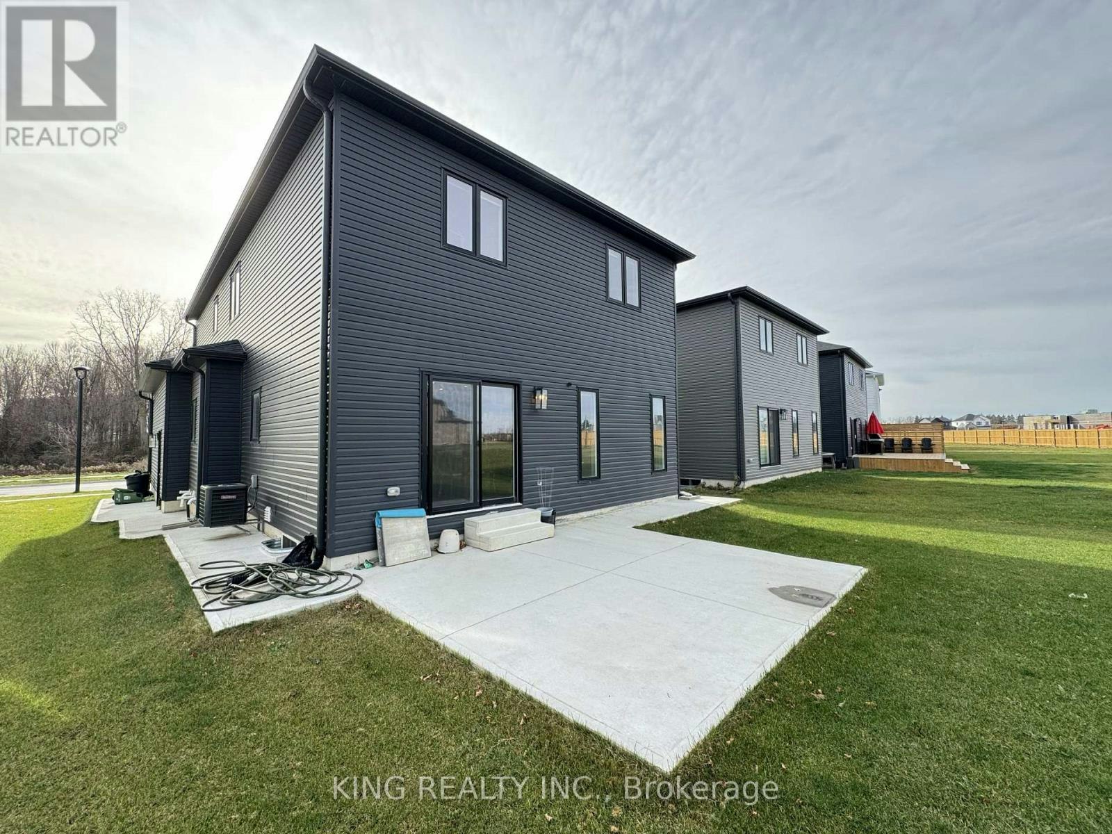 UPPER-1462 Twilite Boulevard, London, ON, N6G 3R5 - 35