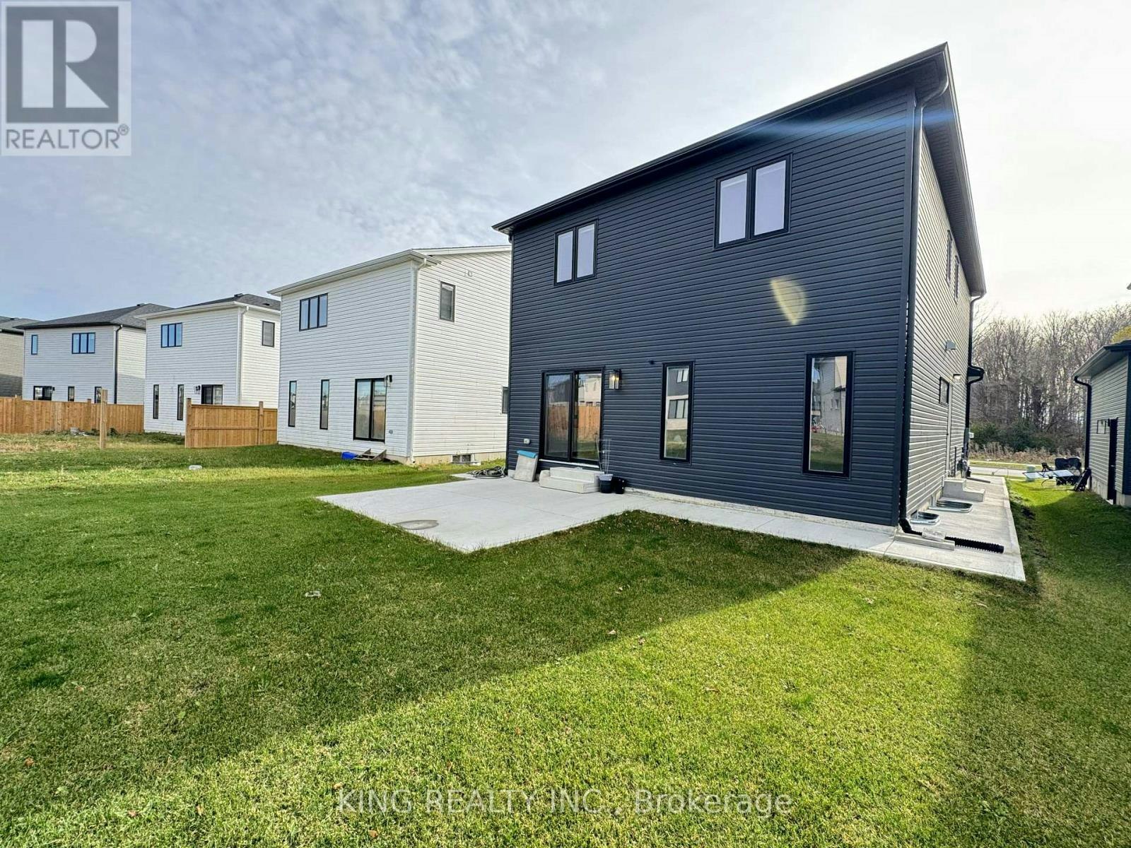 UPPER-1462 Twilite Boulevard, London, ON, N6G 3R5 - 34