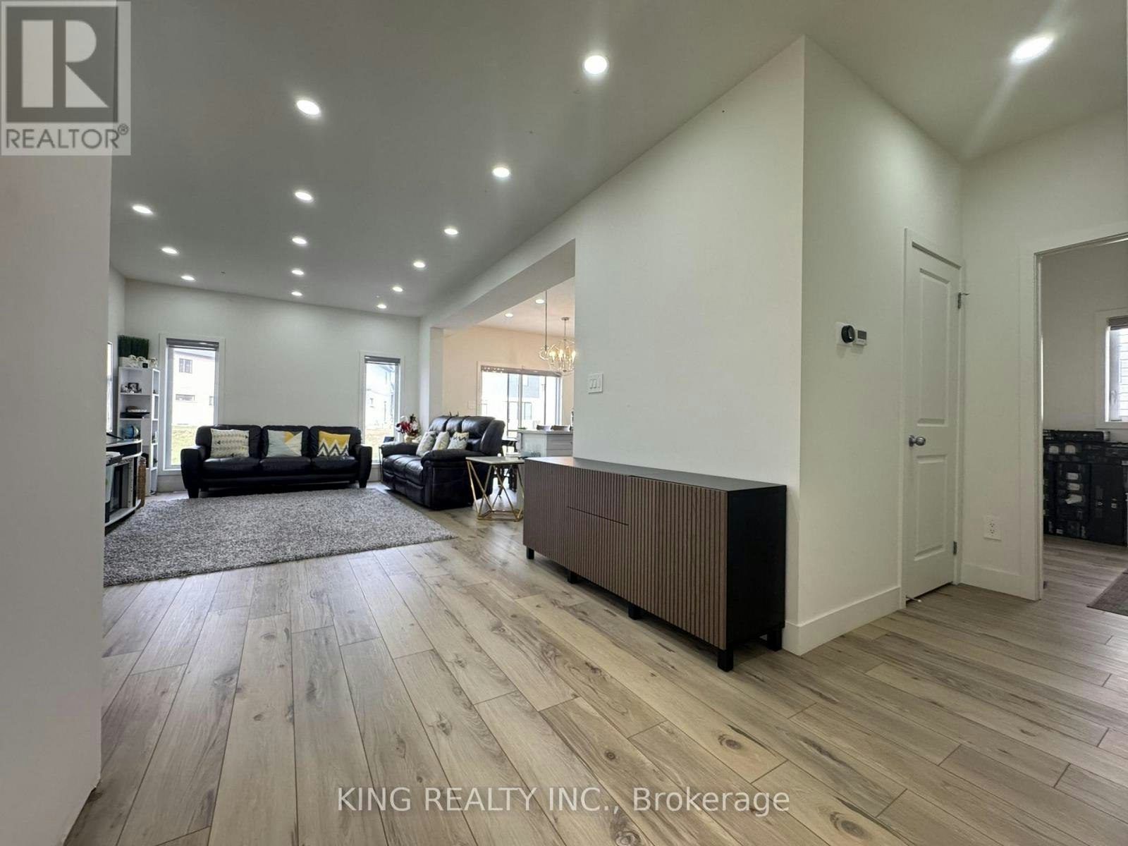 UPPER-1462 Twilite Boulevard, London, ON, N6G 3R5 - 8