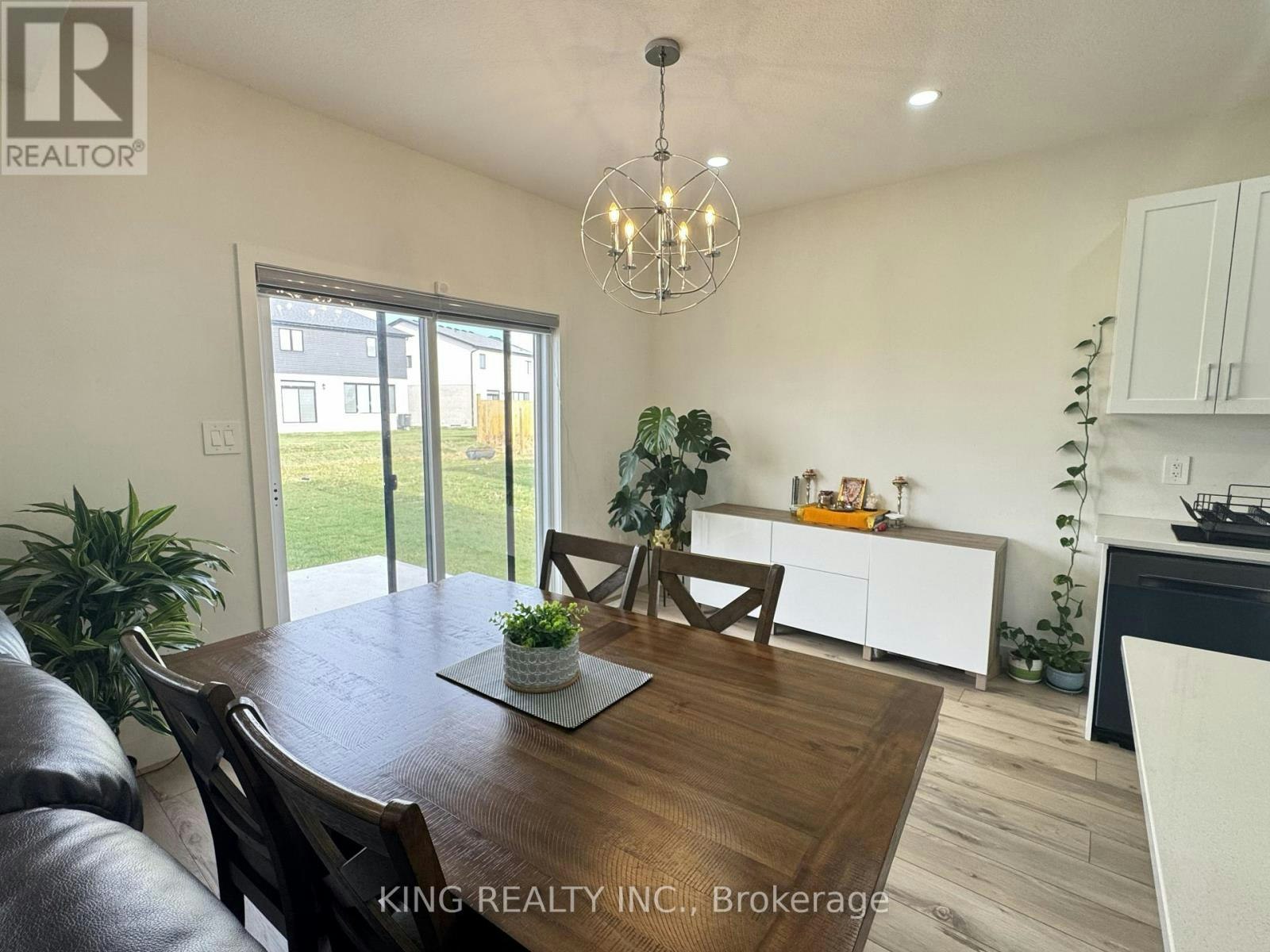 UPPER-1462 Twilite Boulevard, London, ON, N6G 3R5 - 16