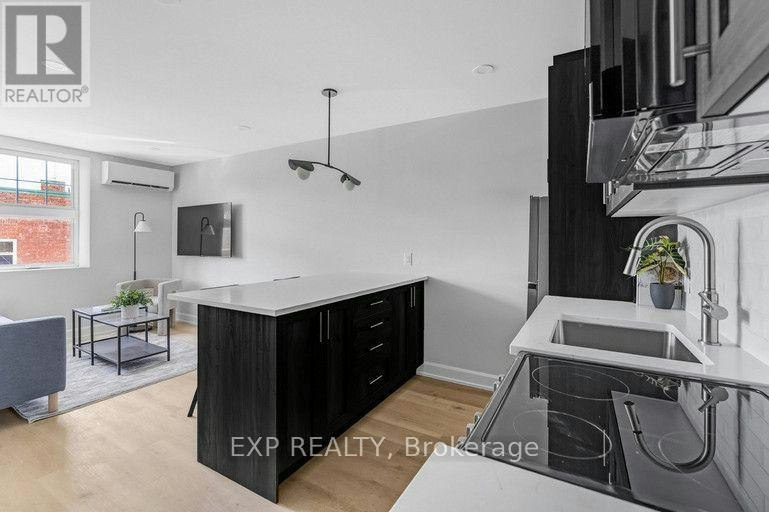 101-658 Somerset Street W, Ottawa, ON, K1R 5K4