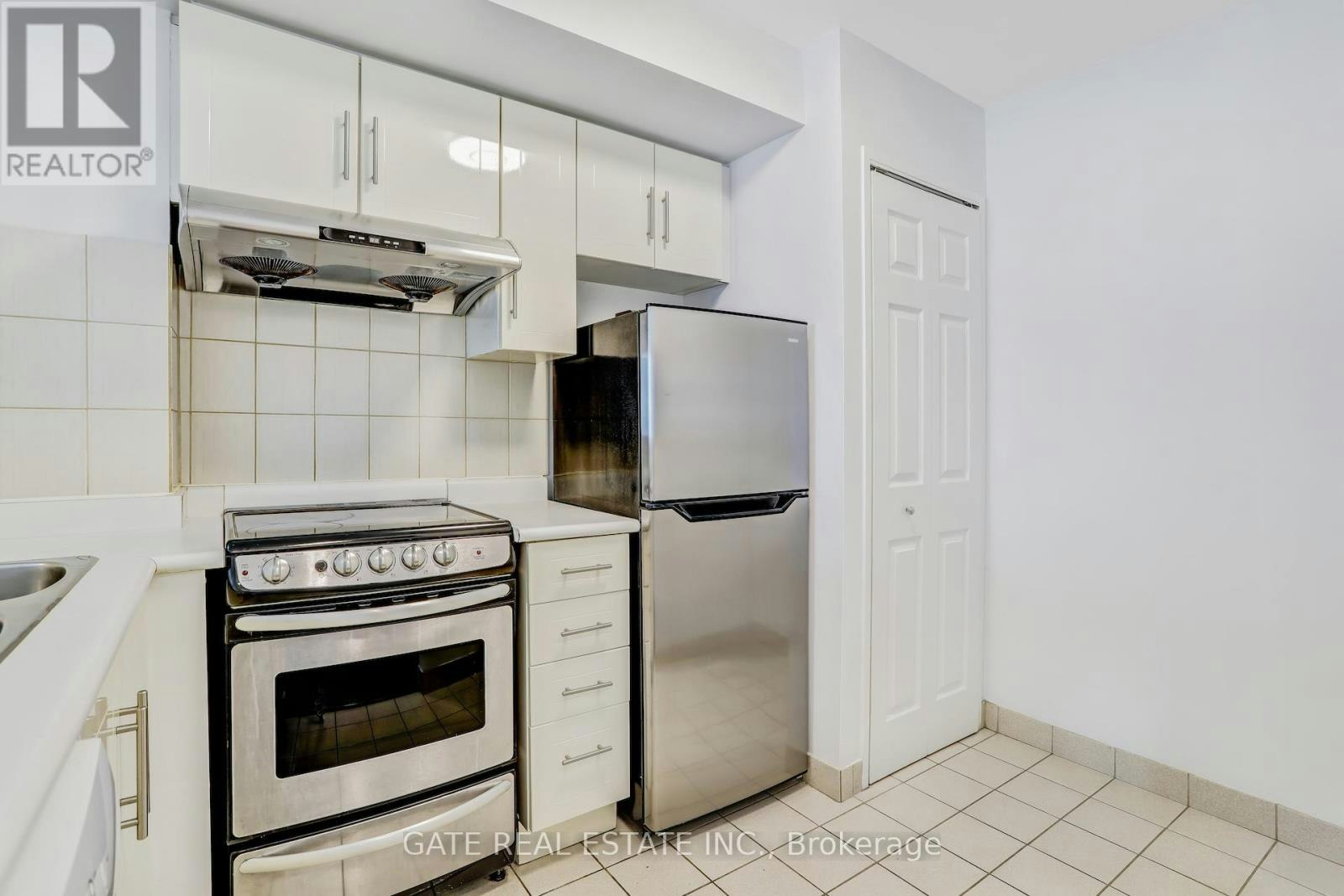 1111-8 Lee Centre Drive, Toronto, ON, M1H 3H8 - 15