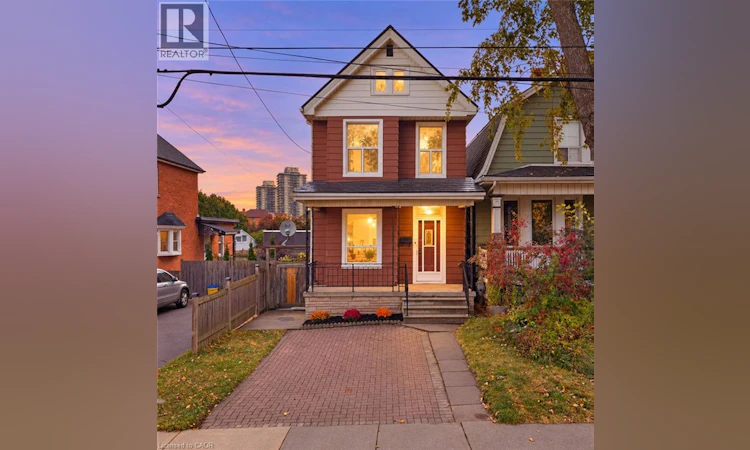 109 Macaulay Street E