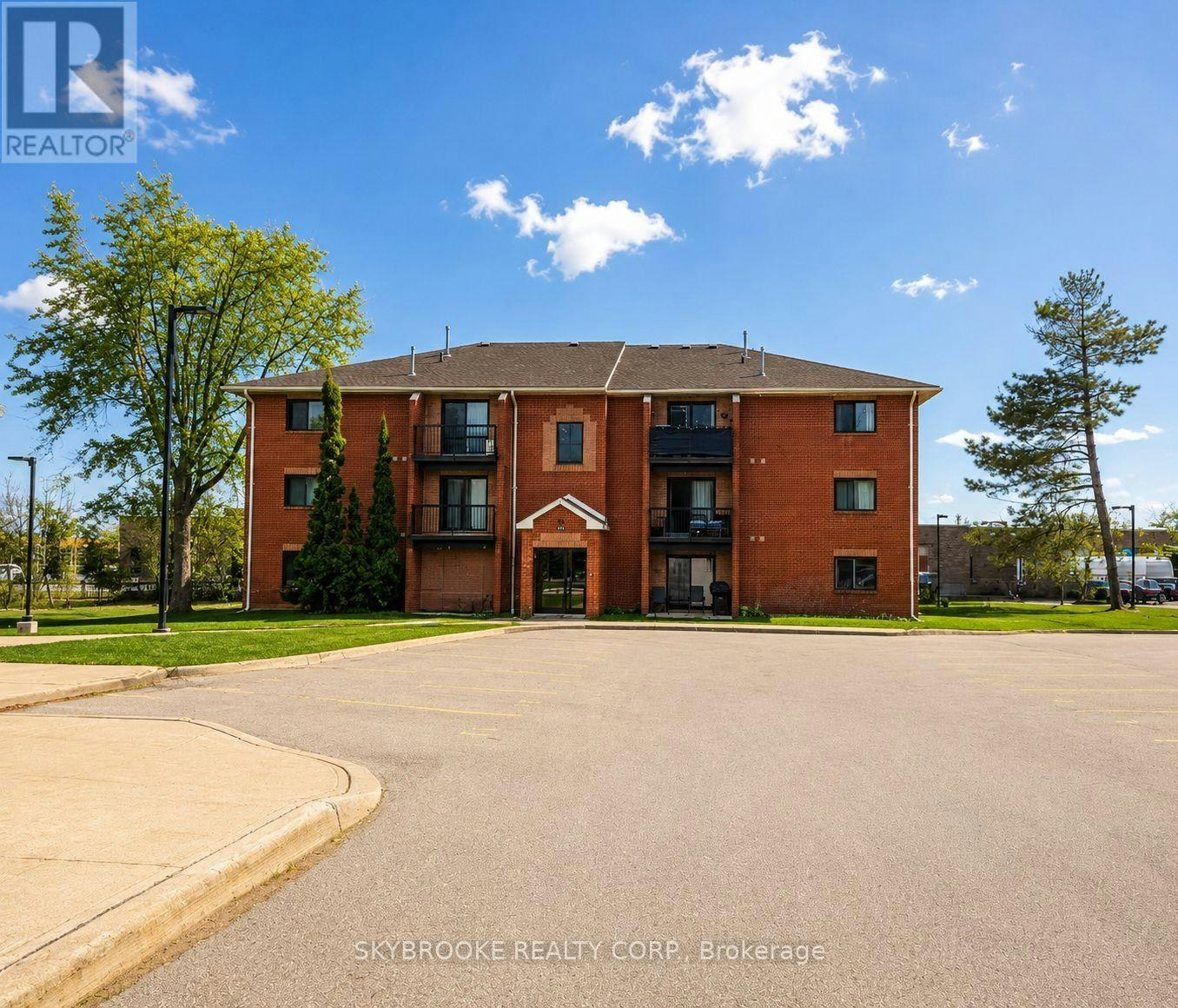 F8-171 Edgehill Drive, Barrie, ON, L4N 1L9 2