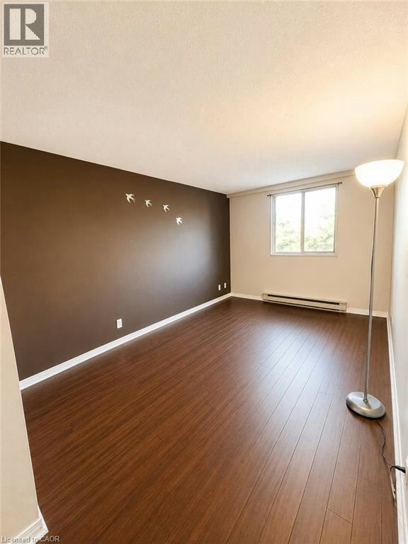 212-18 Holborn Court, Kitchener, ON, N2A 4A1 - 3