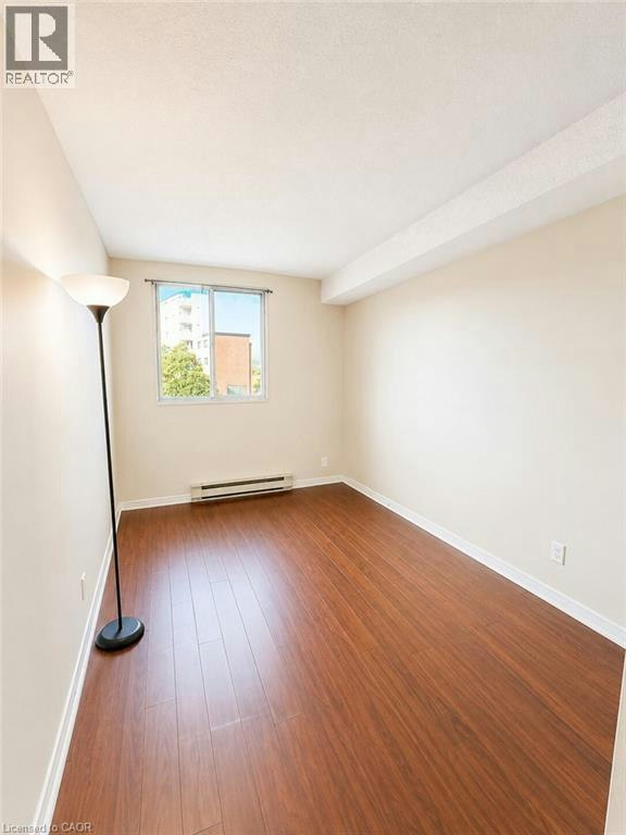 212-18 Holborn Court, Kitchener, ON, N2A 4A1 - 4