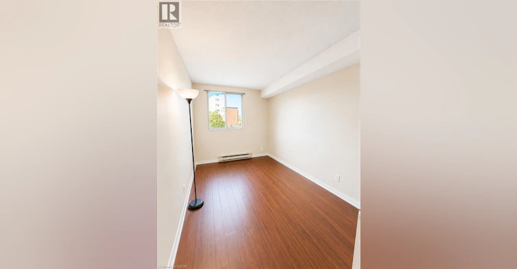 212-18 Holborn Court, Kitchener, ON, N2A 4A1 - 4