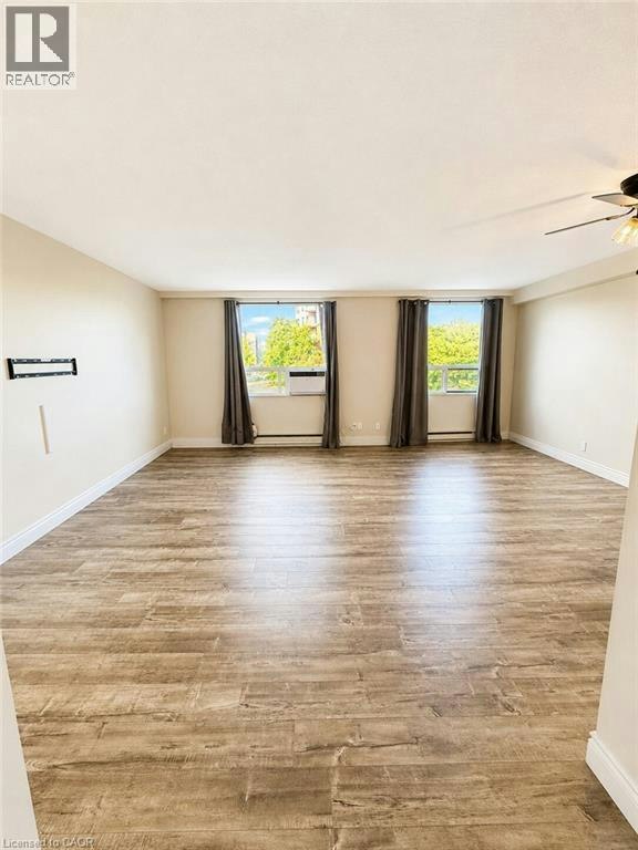 212-18 Holborn Court, Kitchener, ON, N2A 4A1 - 2