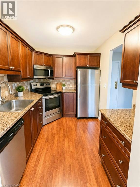 212-18 Holborn Court, Kitchener, ON, N2A 4A1