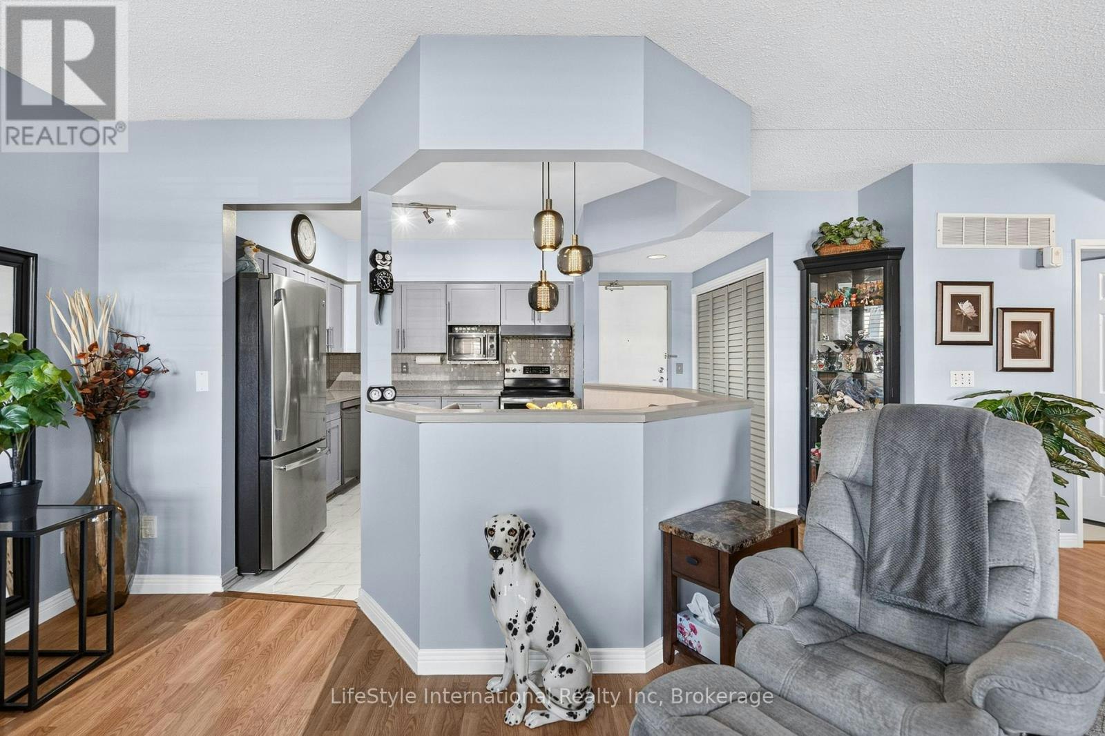 104-208 Silvercreek Parkway N, Guelph, ON, N1H 8H2