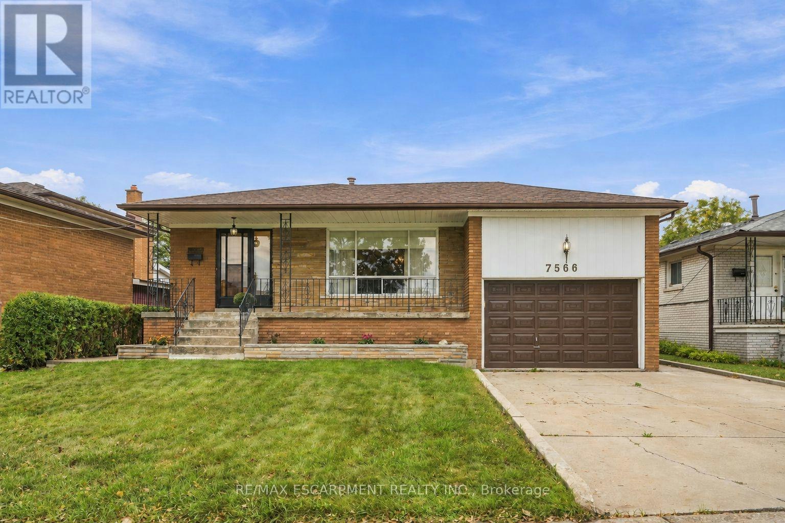 7566 Netherwood Road, Mississauga, ON, L4T 2N9