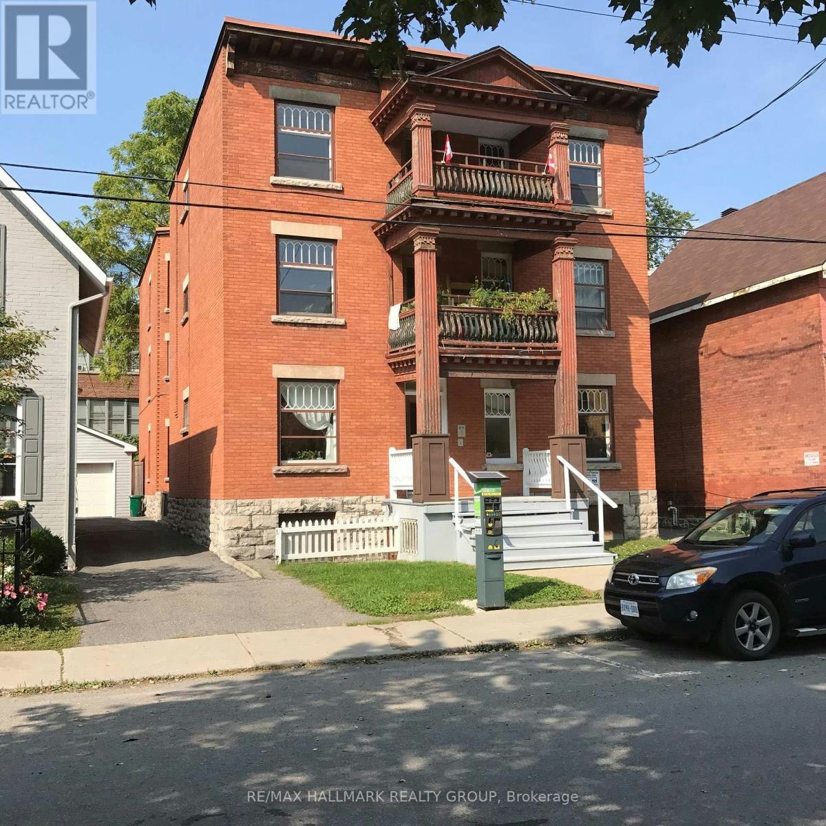 3-421 Lisgar Street, Ottawa, ON, K1R 5G9