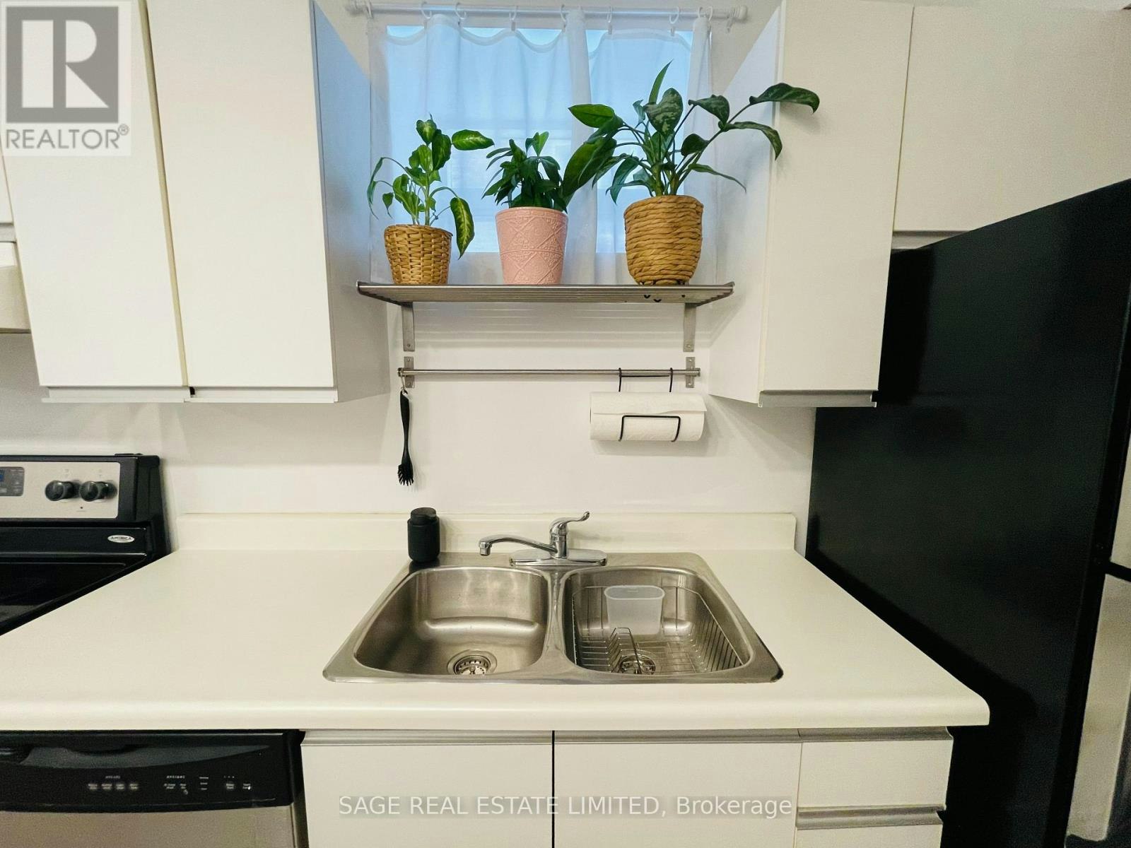 5-296 Runnymede Road, Toronto, ON, M6S 2Y6 - 9