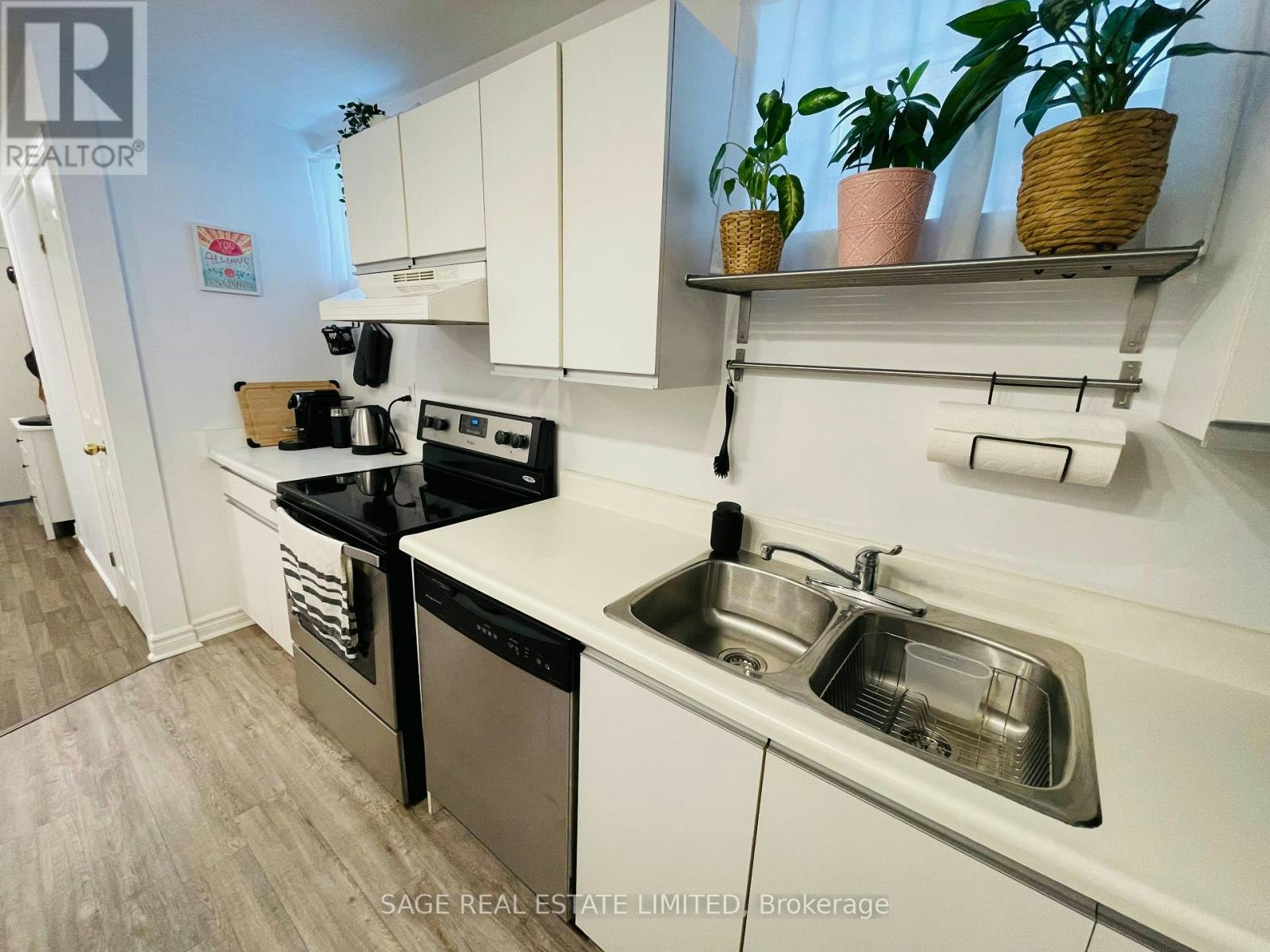 5-296 Runnymede Road, Toronto, ON, M6S 2Y6 - 8