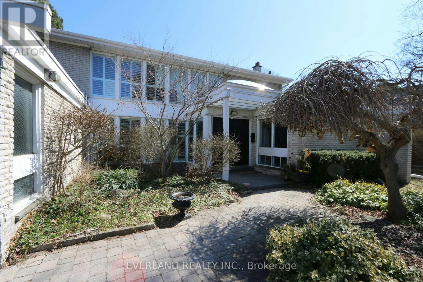 18 Silvergrove Road, Toronto, ON, M2L 2N6 - 3
