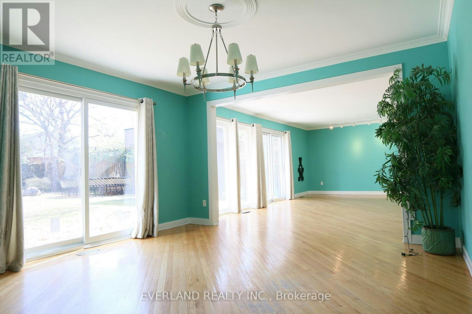18 Silvergrove Road, Toronto, ON, M2L 2N6 - 9
