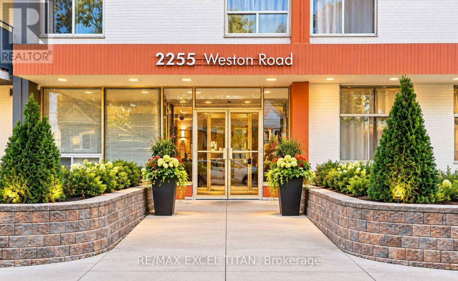 204-2255 Weston Road, Toronto, ON, M9N 1Y5