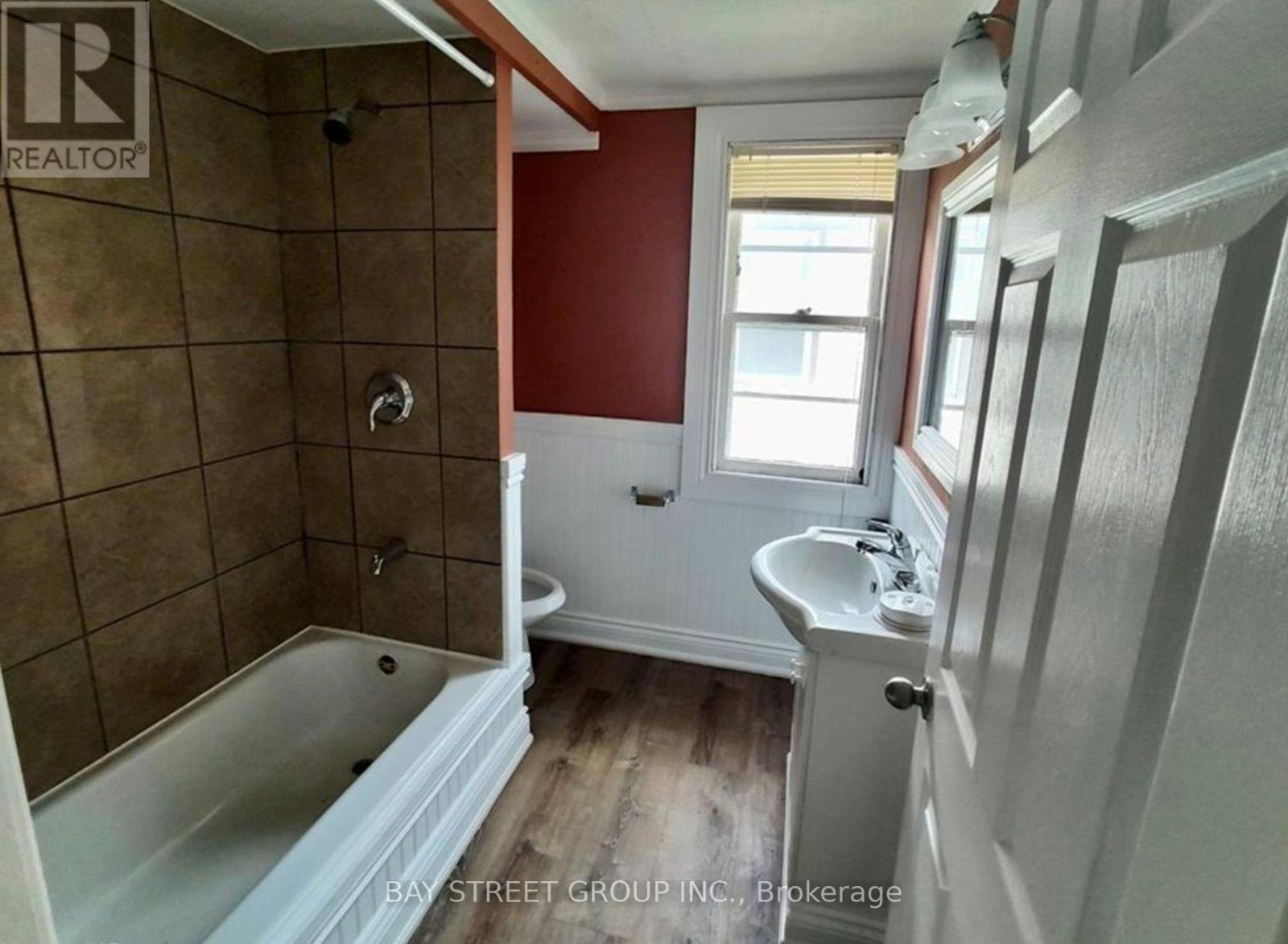 UPPER-5114 Mcrae Street, Niagara Falls, ON, L2E 1P5 - 8