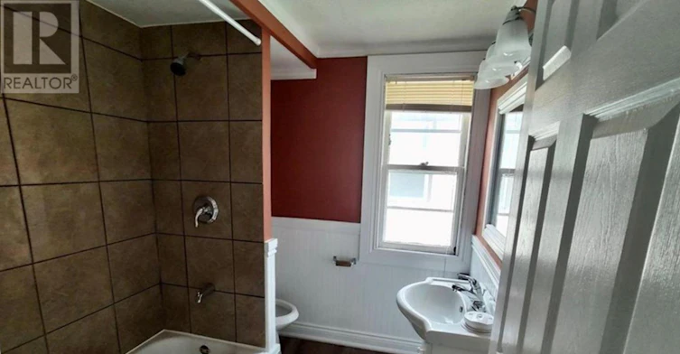 UPPER-5114 Mcrae Street, Niagara Falls, ON, L2E 1P5 - 8