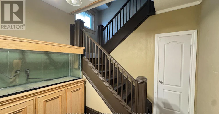 UPPER-5114 Mcrae Street, Niagara Falls, ON, L2E 1P5 - 2