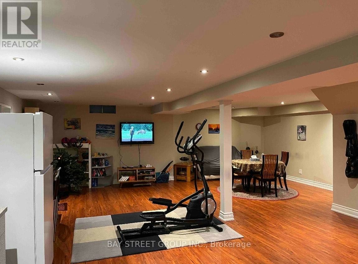 26 Stave (Lower Crescent, Richmond Hill, ON, L4C 9J9 - 2