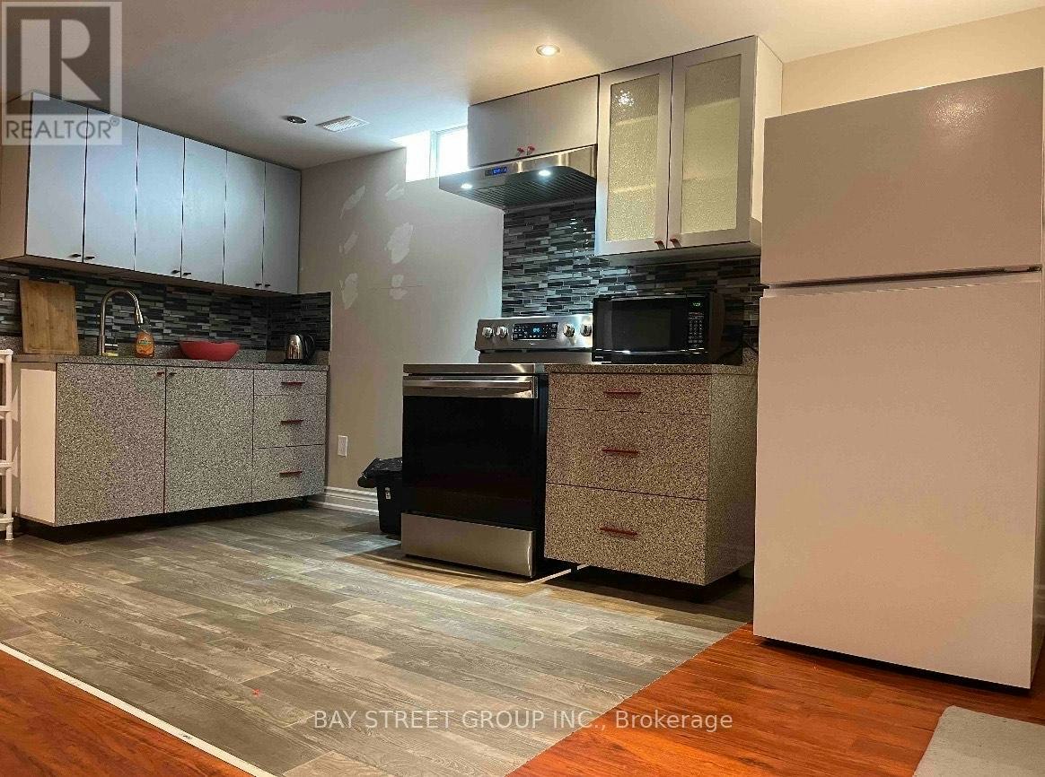 26 Stave (Lower Crescent, Richmond Hill, ON, L4C 9J9 - 4
