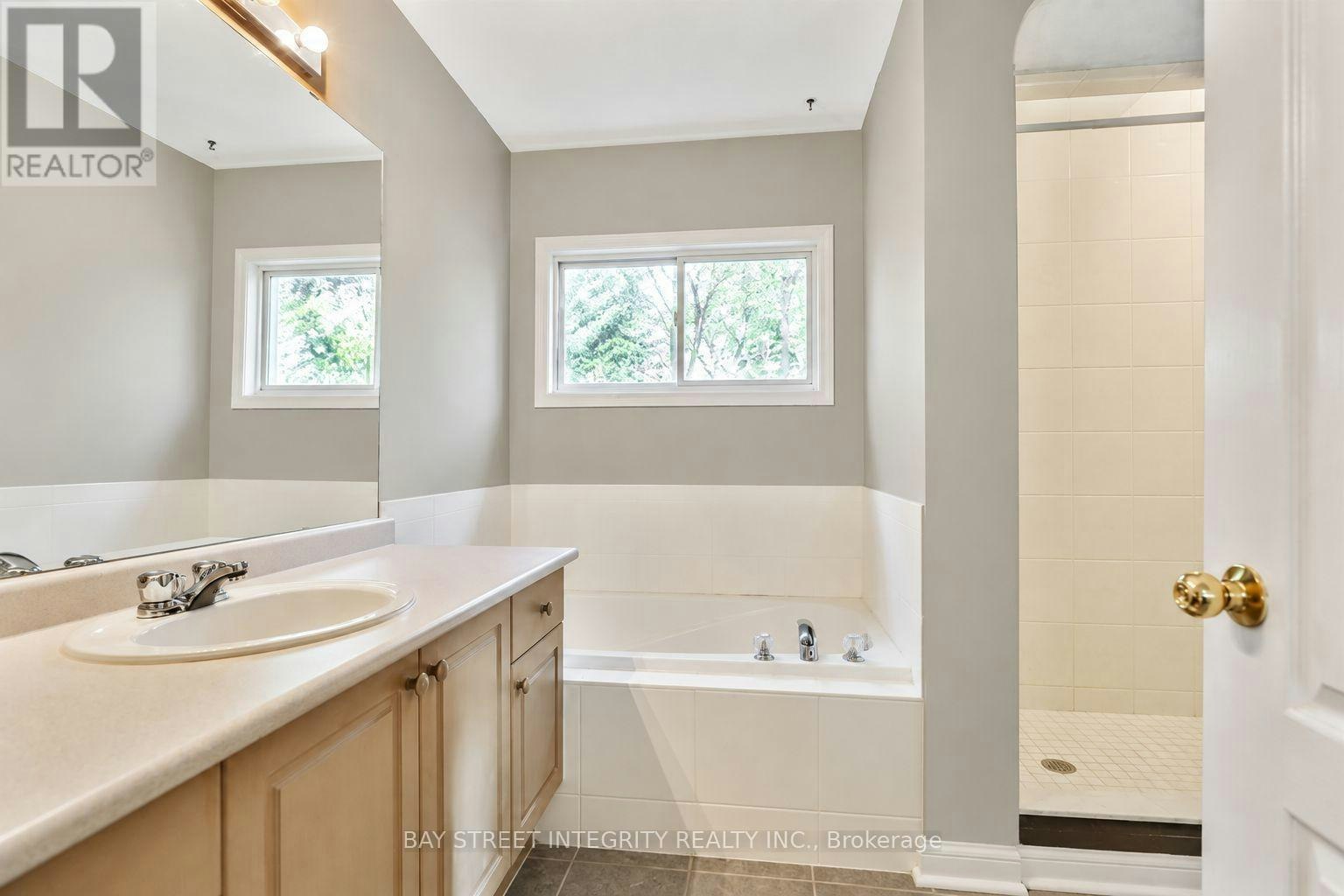 2198 Woodglen Crescent, Burlington, ON, L7L 6H1 - 9