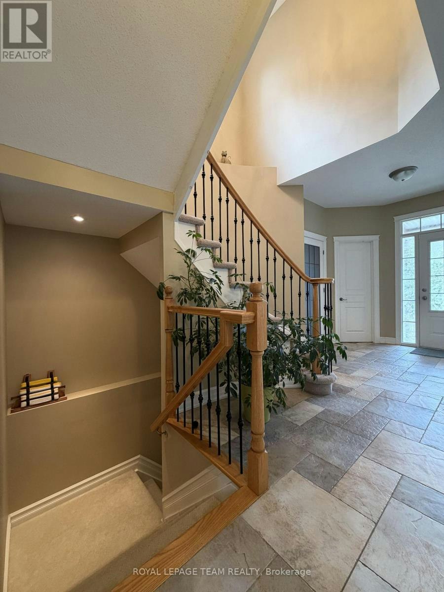 251 Tofino Private, Ottawa, ON, K2M 0B1 - 3