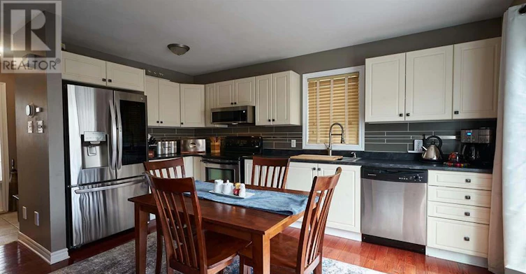 207 Burnaby Drive, Ottawa, ON, K2S 0K1 - 3