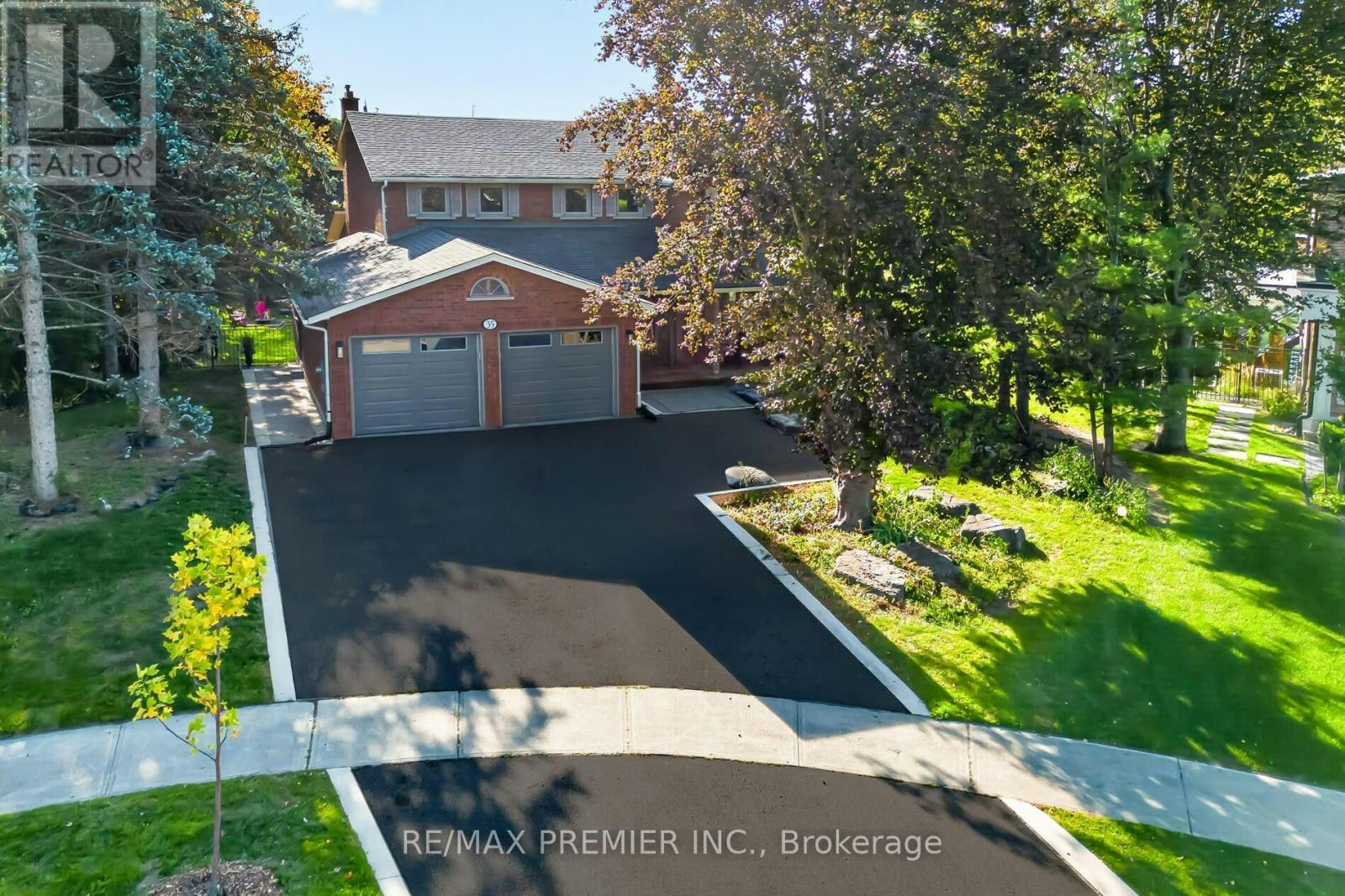 35 Yellow Pine Crescent, Vaughan, ON, L4L 3G8
