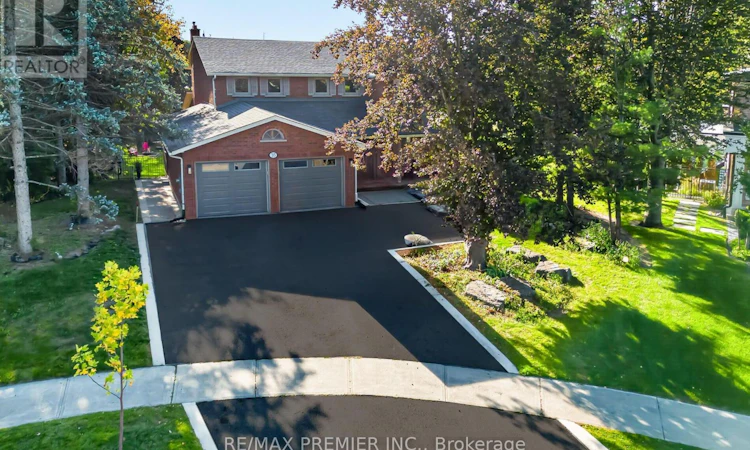 35 Yellow Pine Crescent