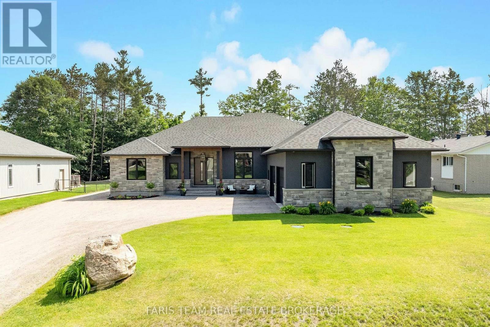 7 Reynolds Road, Tiny, ON, L0L 2T0