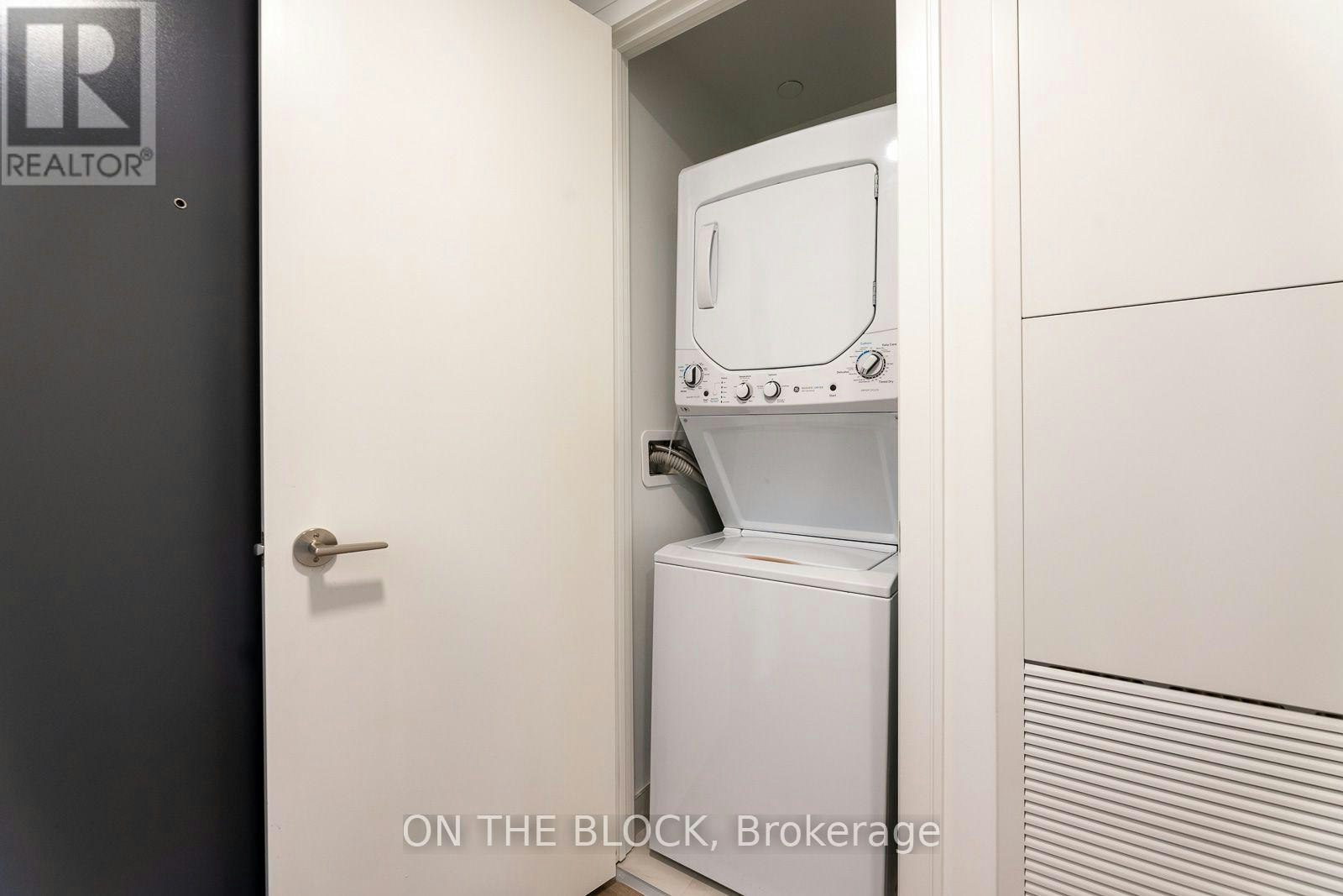 913-86 Dundas Street E, Mississauga, ON, L5A 1W4 - 2
