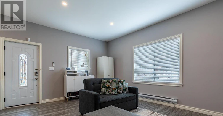 36 Division Street, St. Catharines, ON, L2R 3G2 - 2