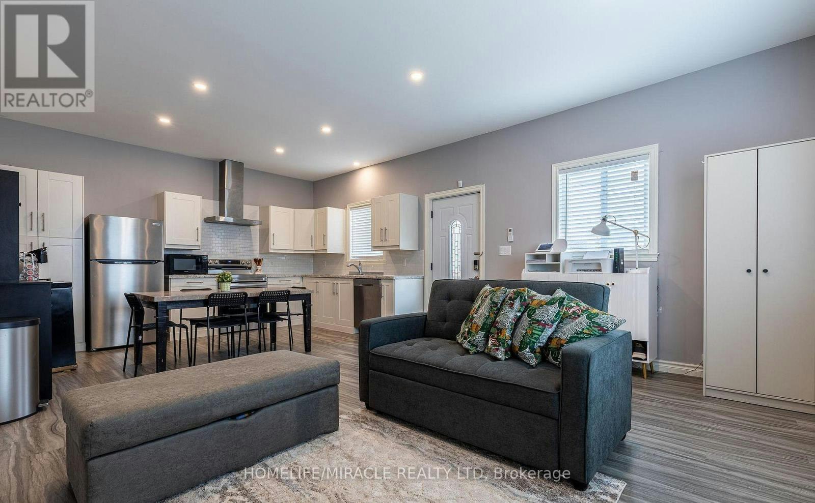36 Division Street, St. Catharines, ON, L2R 3G2 - 4