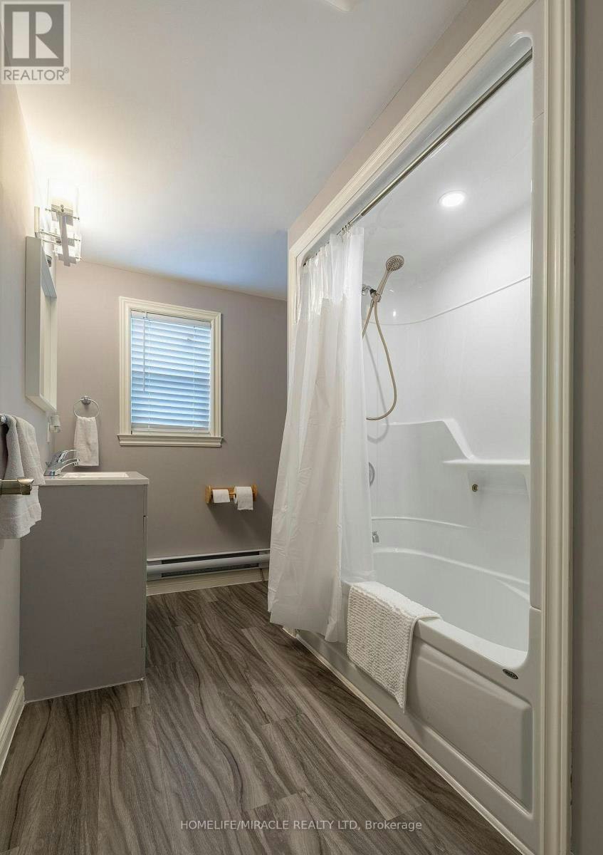 36 Division Street, St. Catharines, ON, L2R 3G2 - 9