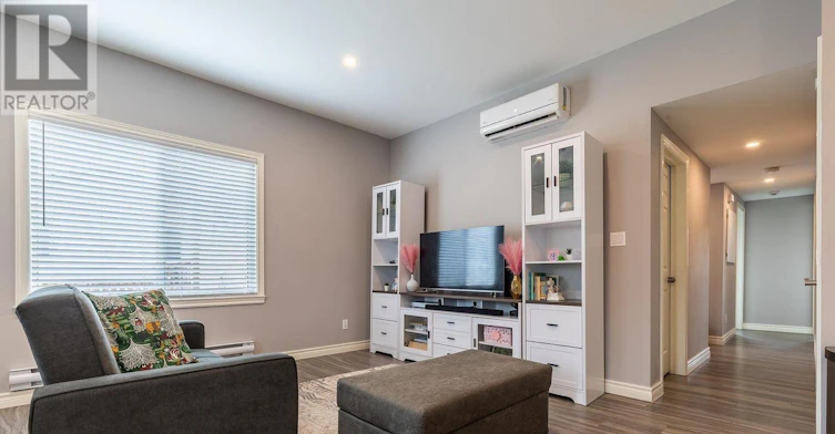 36 Division Street, St. Catharines, ON, L2R 3G2 - 3