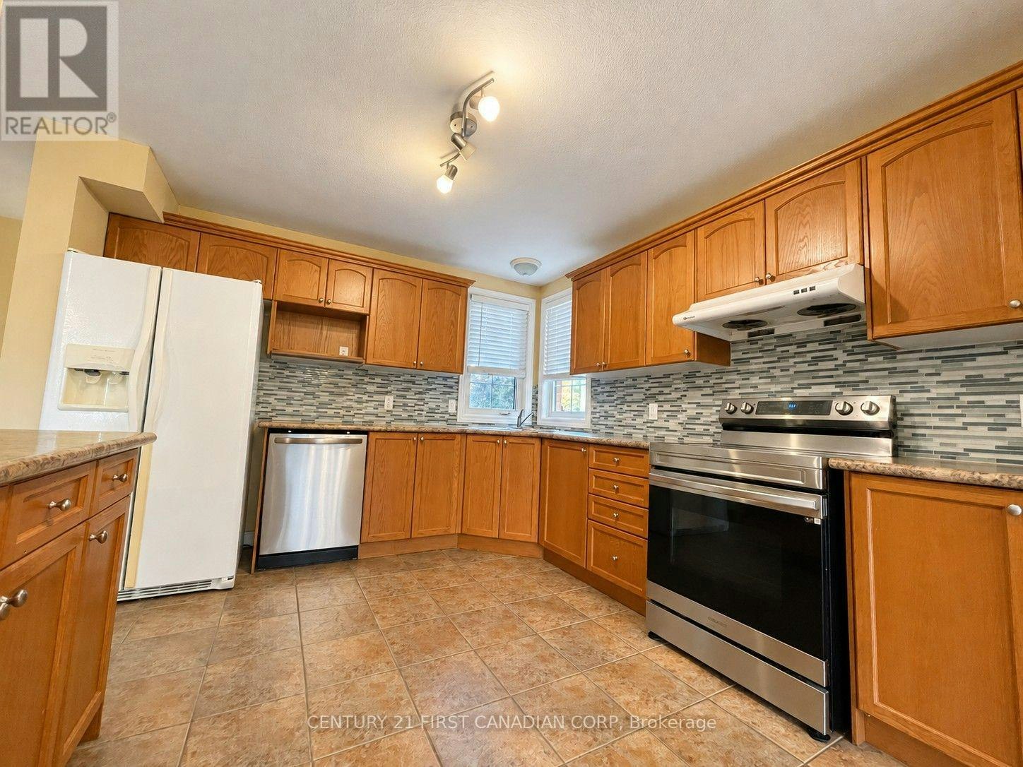 2052 Blackwater Road, London, ON, N5X 4K1 5