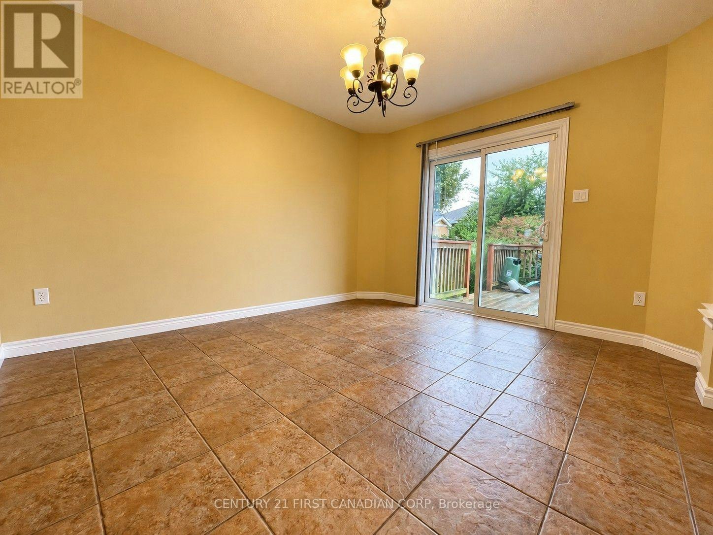 2052 Blackwater Road, London, ON, N5X 4K1 3