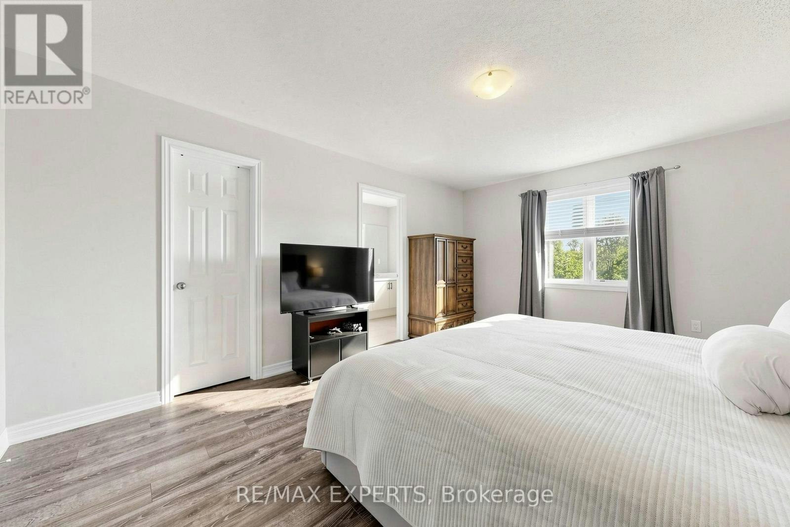 1303 Bardeau Street, Innisfil, ON, L0L 1W0 - 11