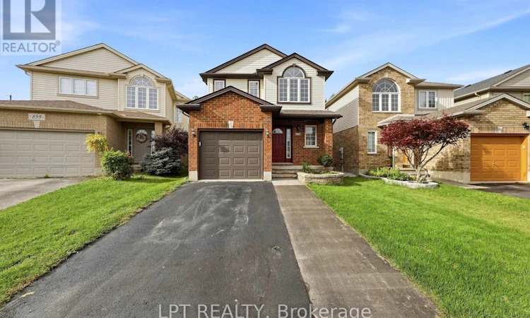 903 Bradshaw Crescent