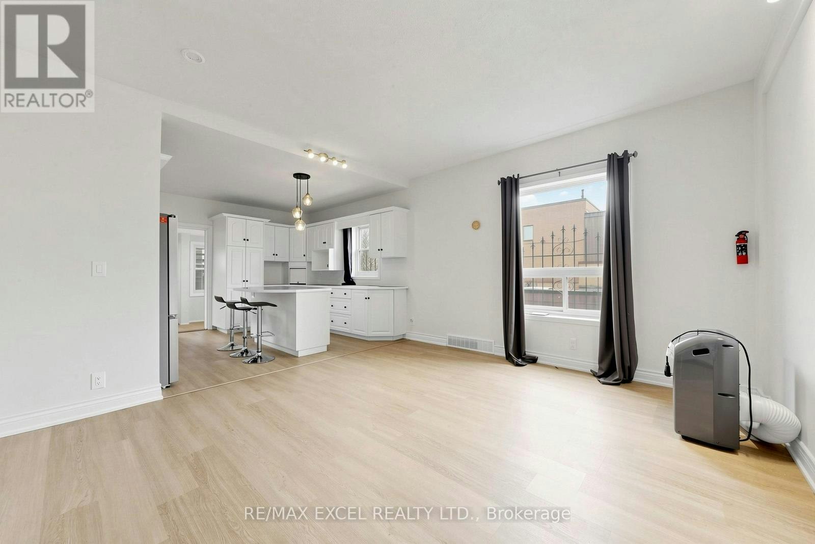 MAIN-259 Victoria Avenue N, Hamilton, ON, L8L 5G3 3