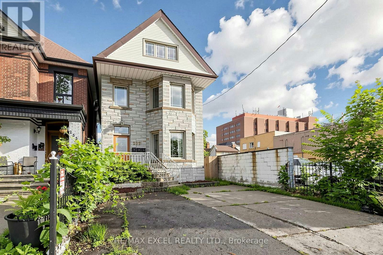 MAIN-259 Victoria Avenue N, Hamilton, ON, L8L 5G3