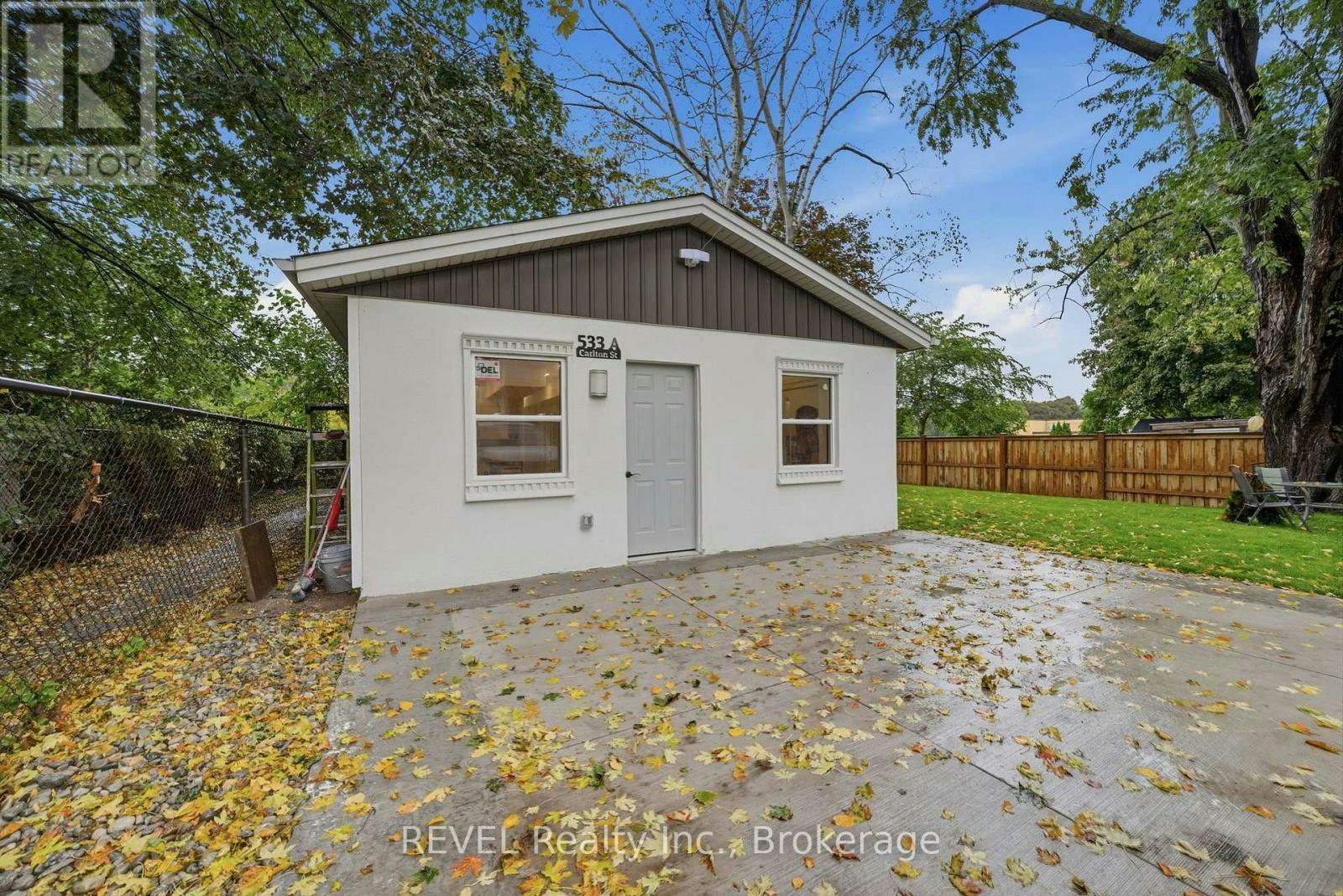 533A Carlton Street, St. Catharines, ON, L2M 4X6 - 2